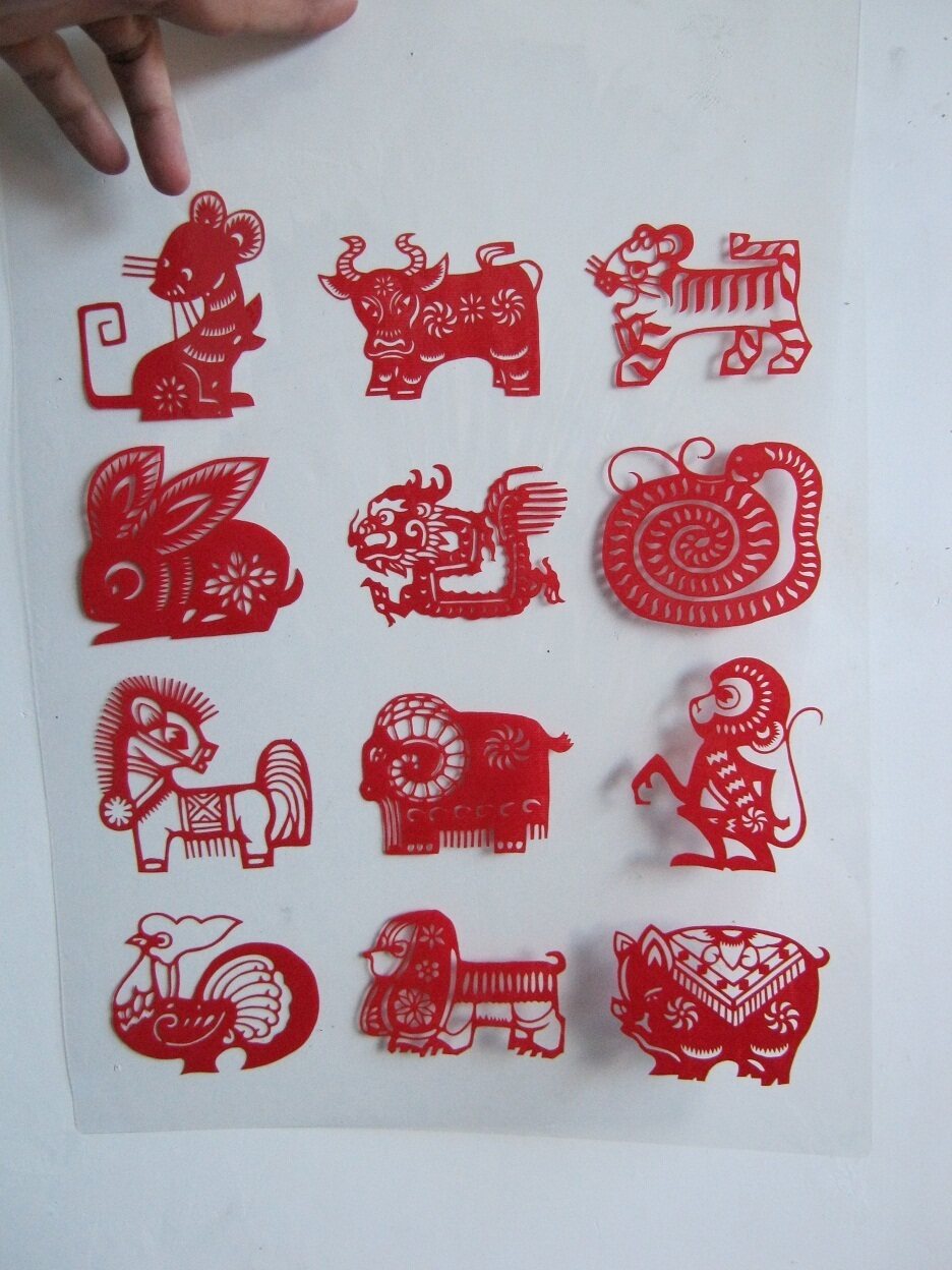 生日礼物女男卡通十二生肖非遗纯手工剪纸学校幼儿园礼品年画