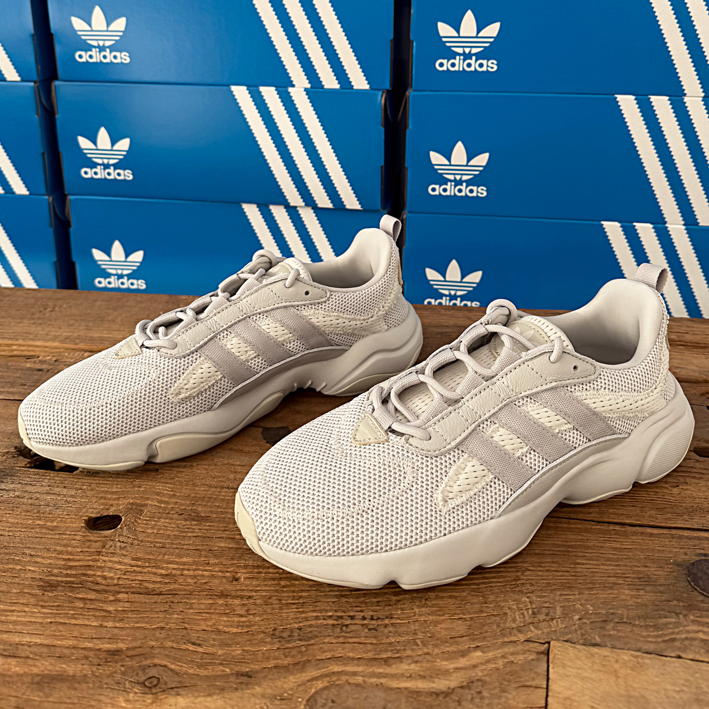 Adidas防滑耐磨休闲舒适运动鞋