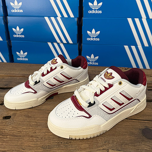 Adidas三叶草蛇年限定低帮休闲鞋