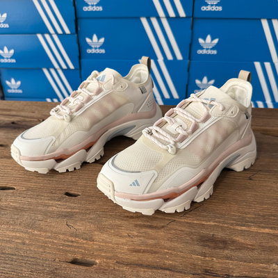 adidas百搭休闲运动训练跑步鞋