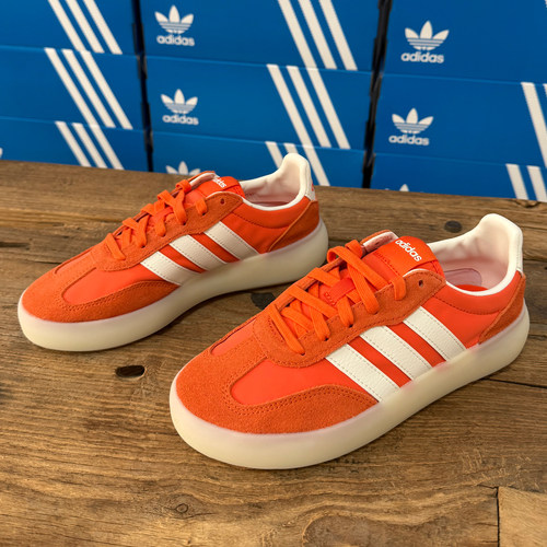 Adidas男女款防滑耐磨休闲板鞋