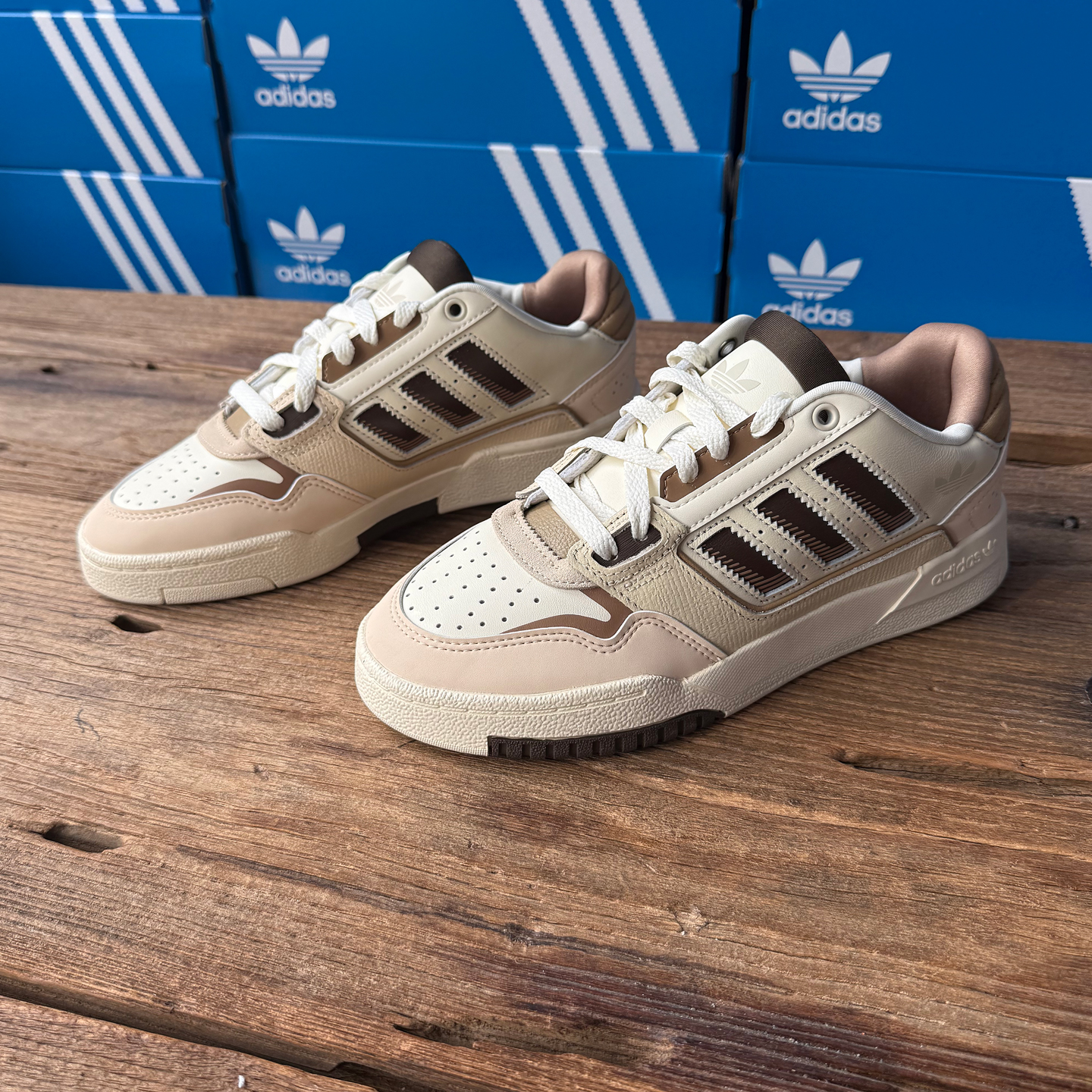 阿迪达斯三叶草减震运动休闲鞋