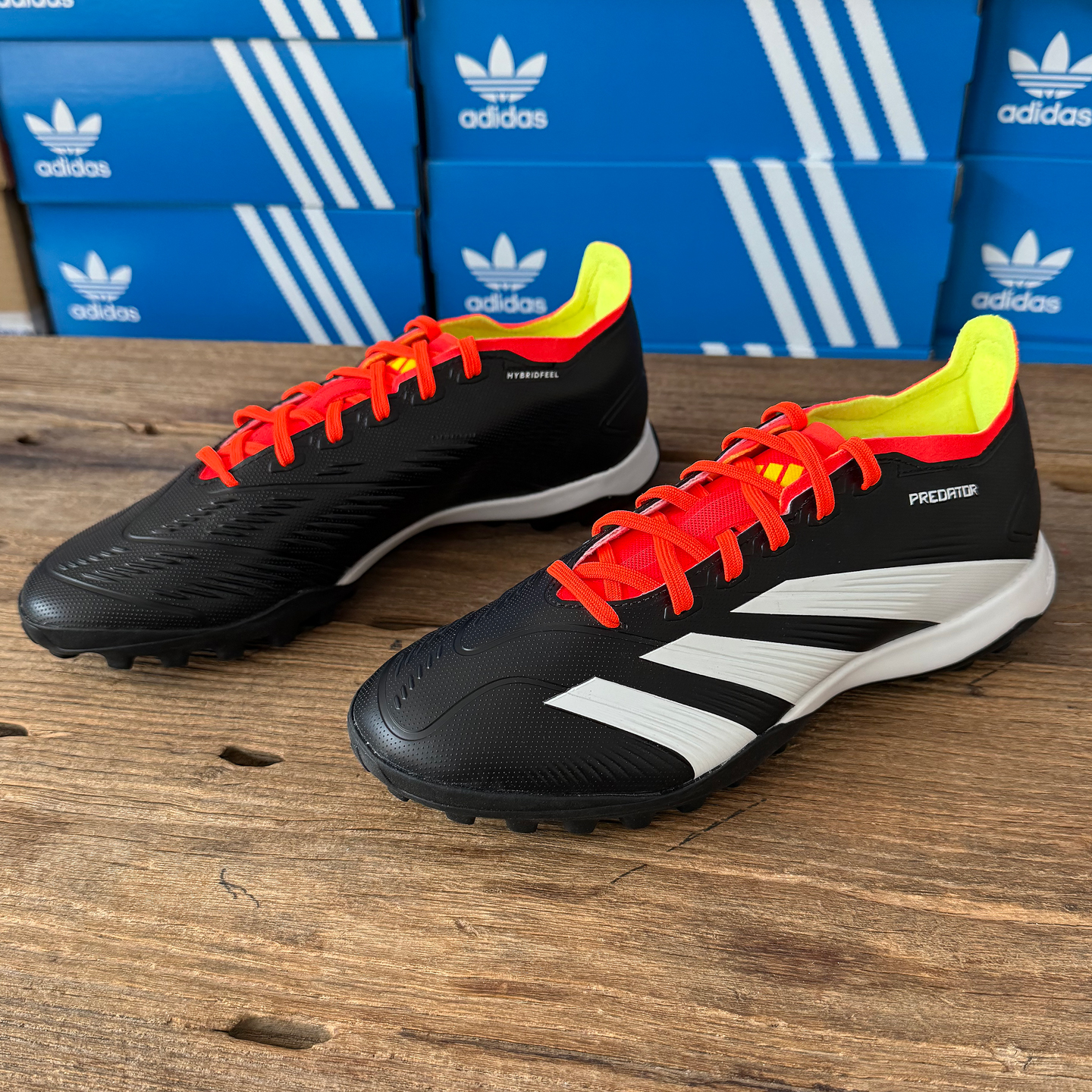 Adidas防滑耐磨TF碎钉运动足球鞋