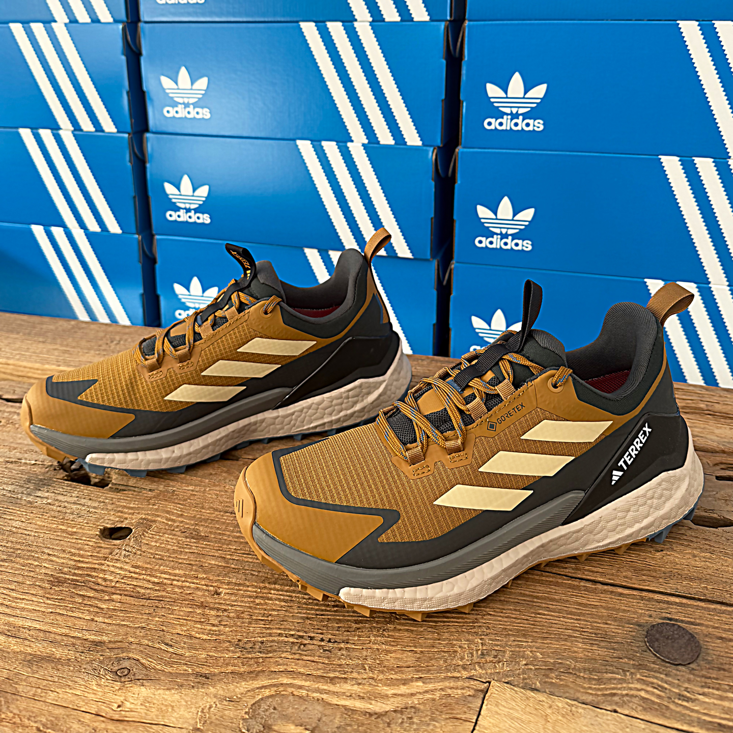 Adidas男女款透气休闲运动户外鞋