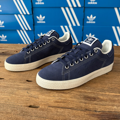 Adidas经典运动休闲板鞋
