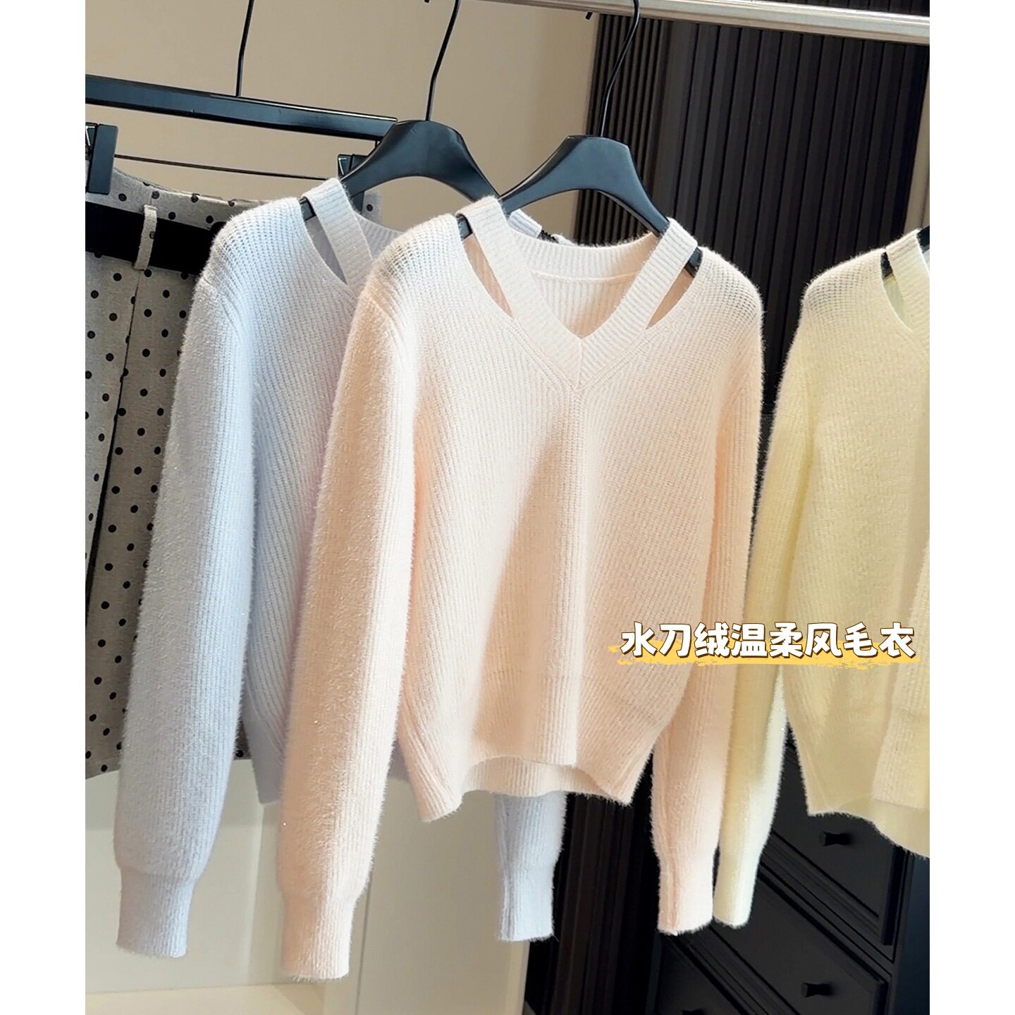 温柔甜美领口镂空水刀绒软糯套头毛衣女秋冬宽松显瘦减龄针织上衣