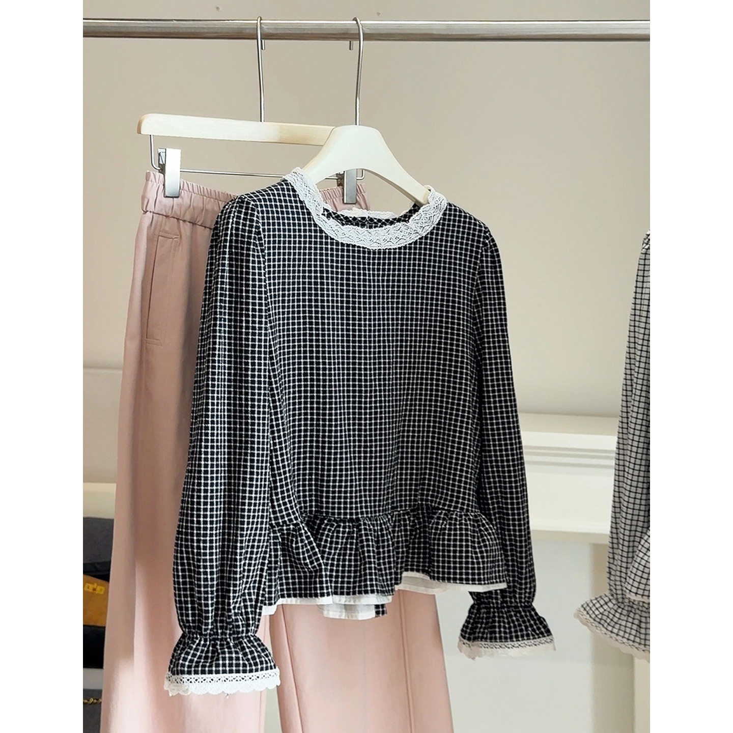 韩系穿搭撞色格子长袖衬衫女春2026新款蕾丝花边领气质减龄娃娃衫,女装/女士精品,衬衫,淘宝优惠券,粉丝福利购,淘宝优惠卷