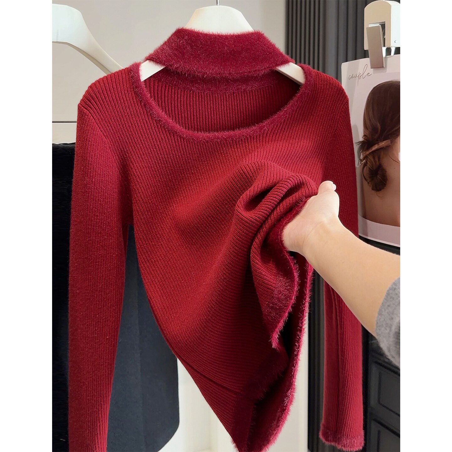 圣诞红洋气镂空挂脖毛衣女2025新款秋冬款修身内搭针织打底衫上衣