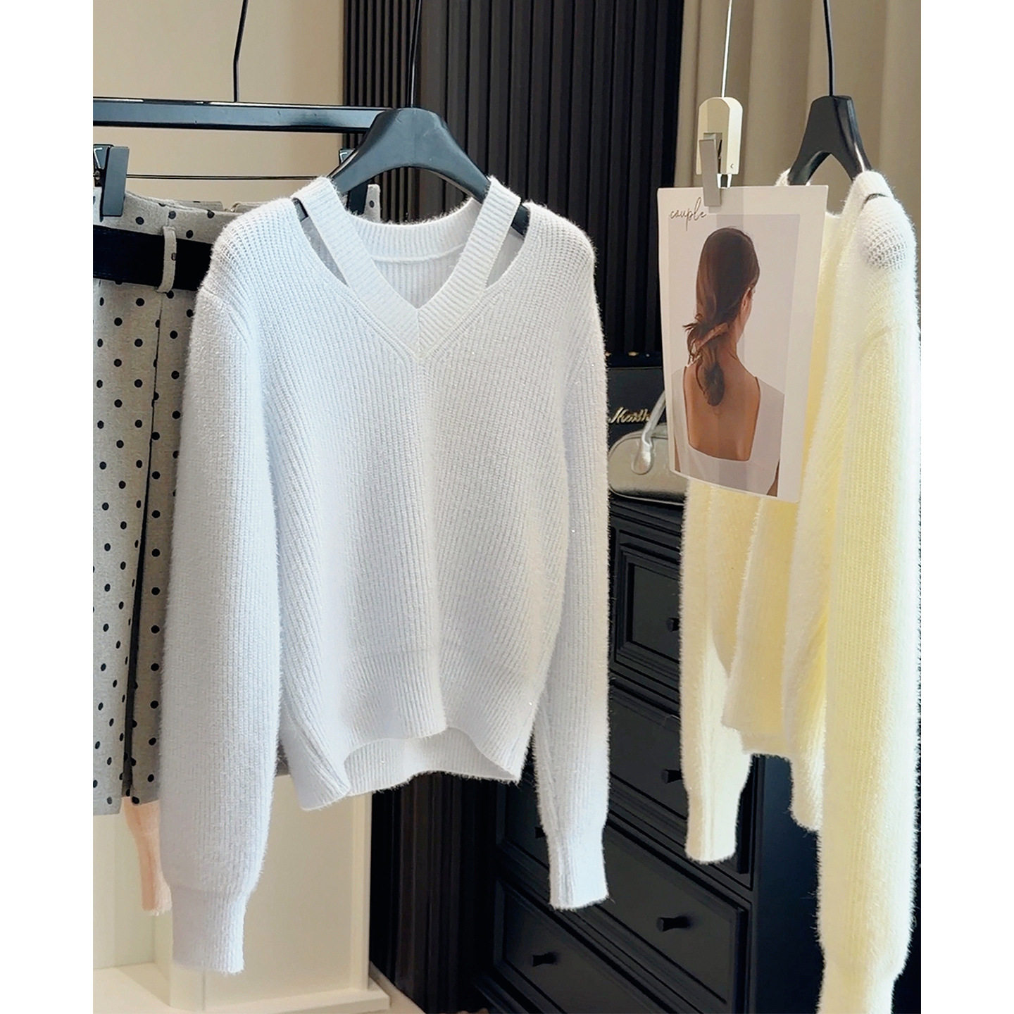 2025秋冬新款软糯水刀绒镂空领口毛衣女慵懒显瘦V领内搭针织打底