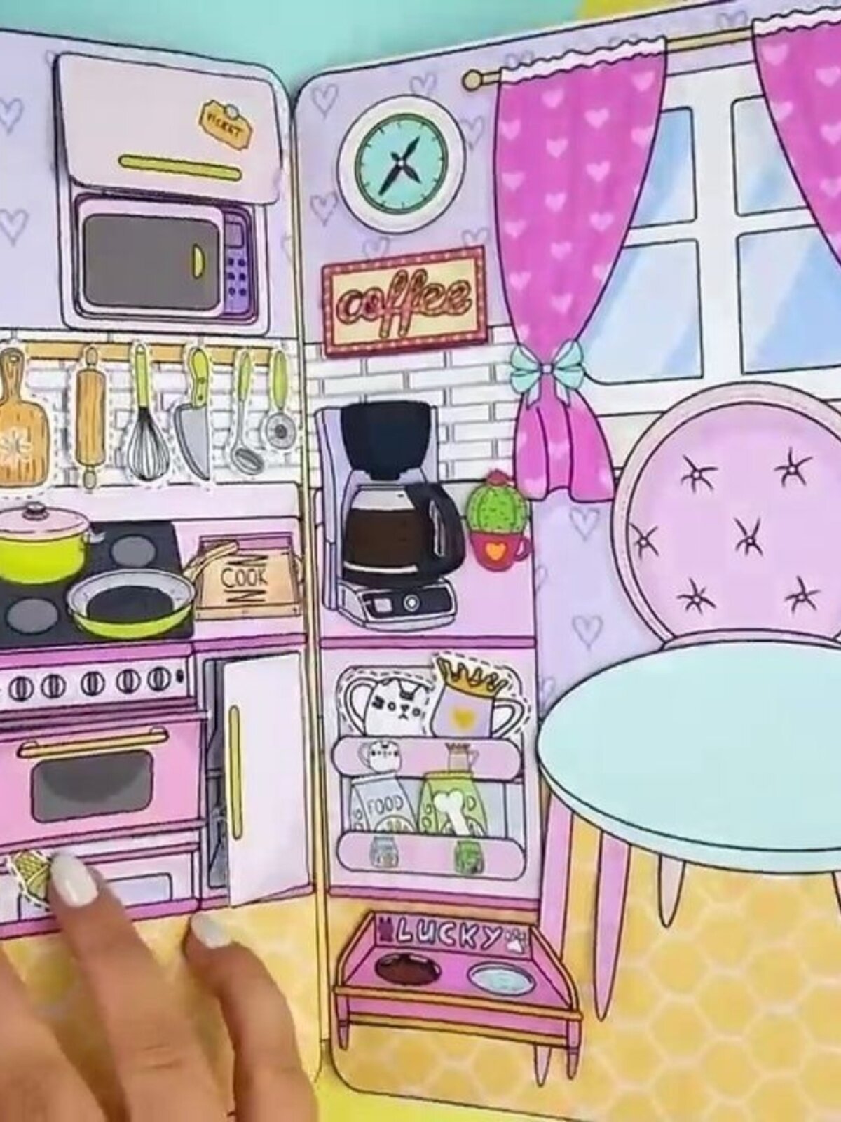 NEW DOLLS HOUSE DRESS-UP DOLL ROLE-PLAYING HANDMADE DIY HOMEMADE CHILDRENS TOY GAME QUIET BOOK. CUT-FREE