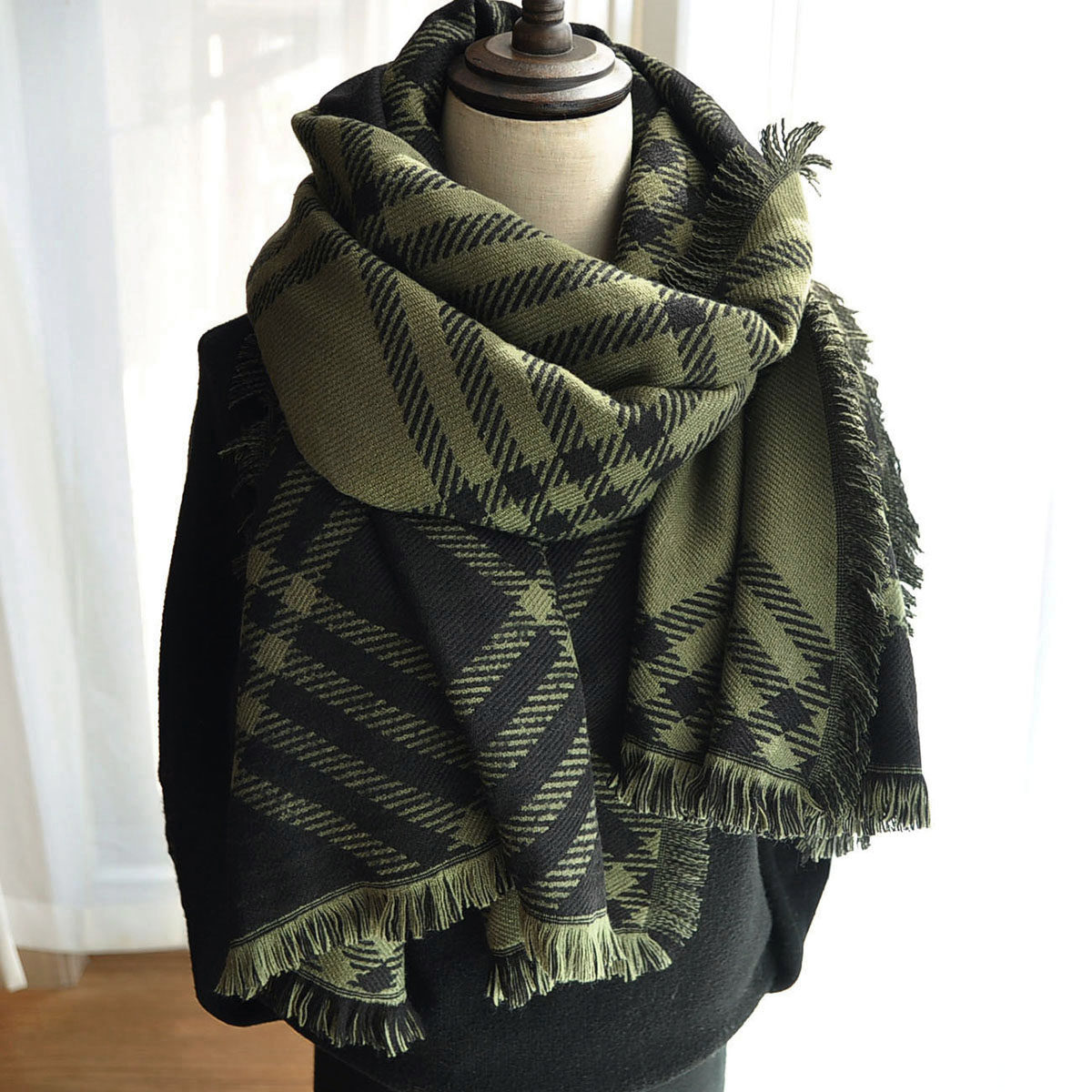 秋冬新款绿色格子围巾女韩版百搭保暖加厚小披肩多功能毛边围脖