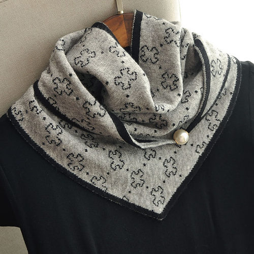 珍珠磁吸扣保暖针织三角形围巾