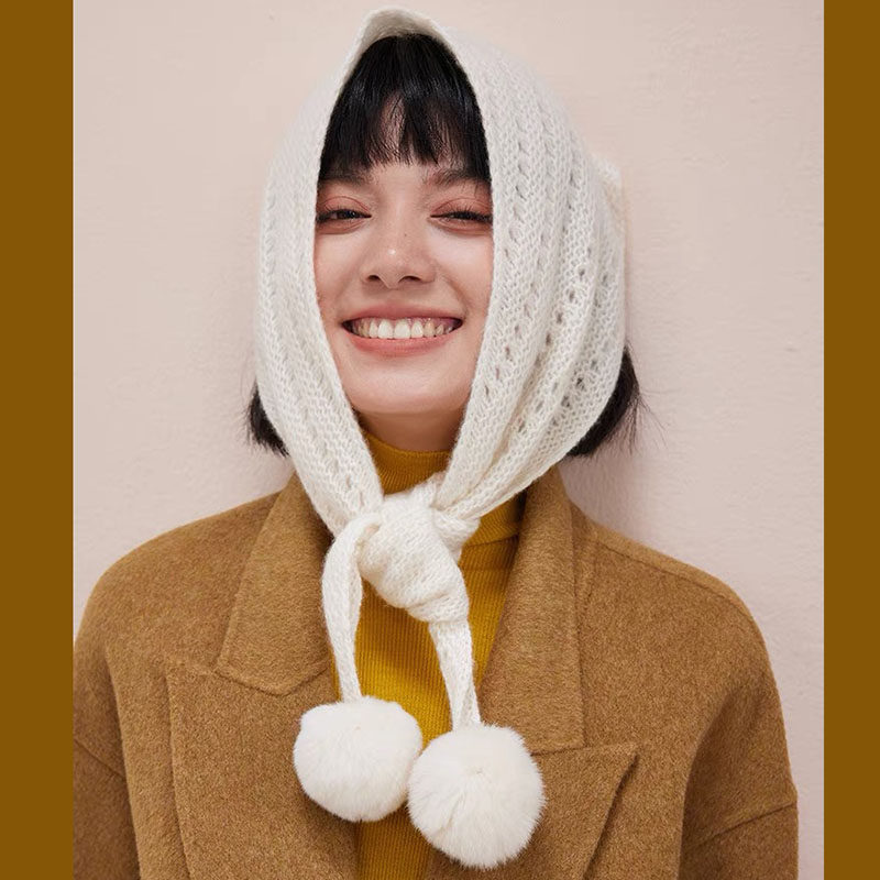 白色三角围巾女针织可拆卸毛球球2025年新款流行爆品柔然不扎