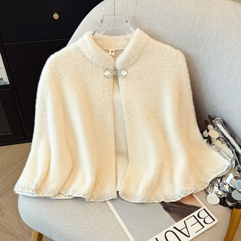 冬季年轻款少女2025改良版白色新娘敬酒服配旗袍披肩外搭斗篷开衫