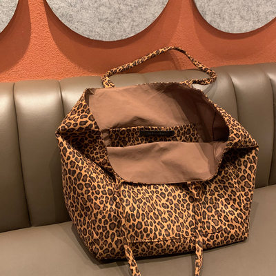 大容量小众豹纹帆布包