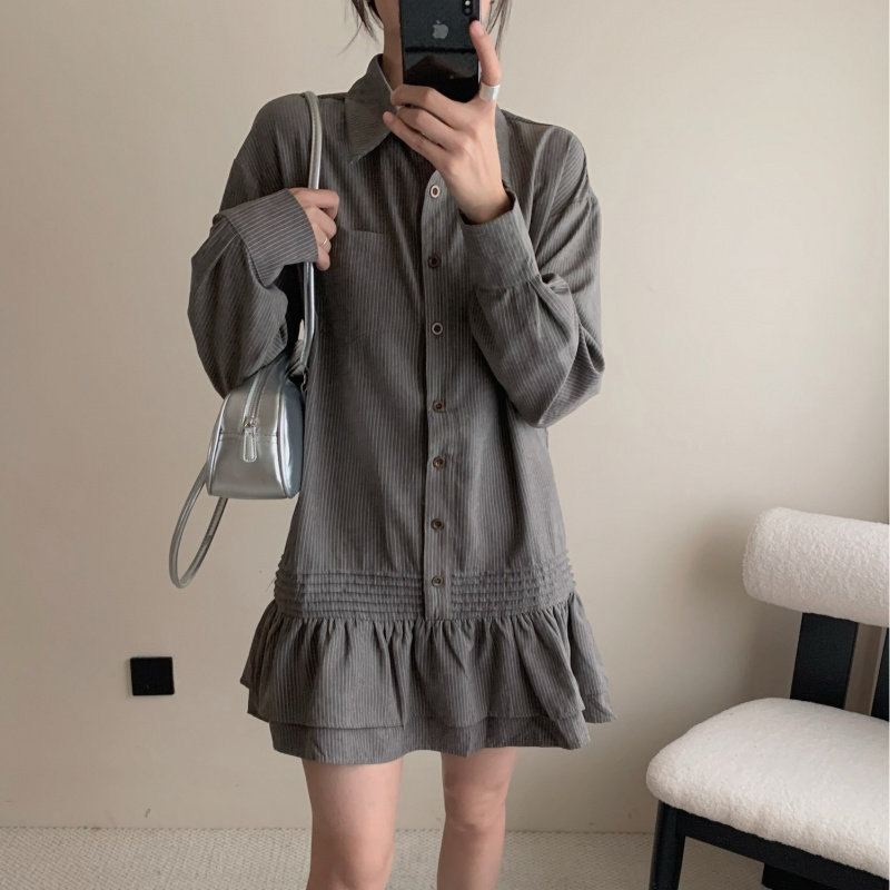 复古减龄竖条纹衬衣短裙女秋季2025新款压褶双层荷叶边下摆连衣裙