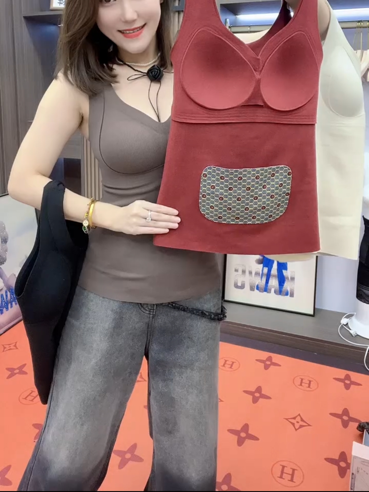 保暖背心女带胸垫一体固定式内搭加大码加绒内衣V领抗菌打底马甲