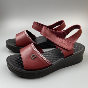 品牌断码40码41码42真皮女鞋2025夏妈妈凉鞋牛皮软皮轻便防滑坡跟