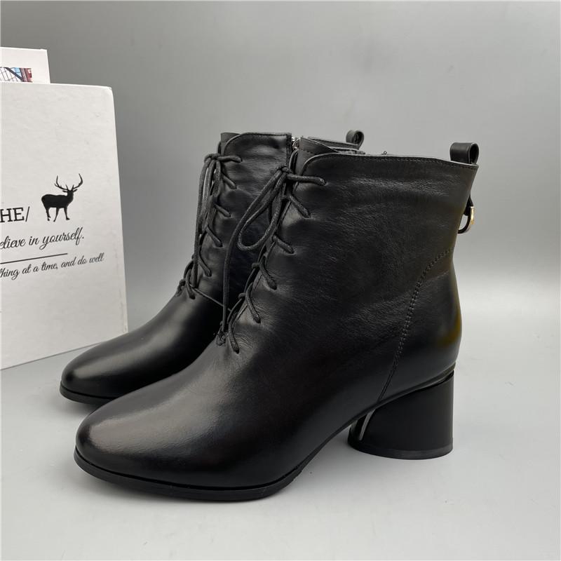 黑色新款真皮侧拉链中筒马丁靴女