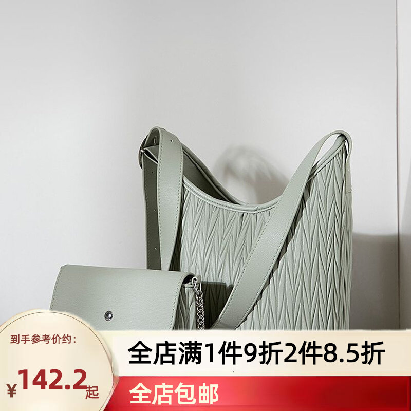 卡曼斯软羊皮慵懒风水桶包斜跨小众简约褶皱设计腋下包宽肩带小包