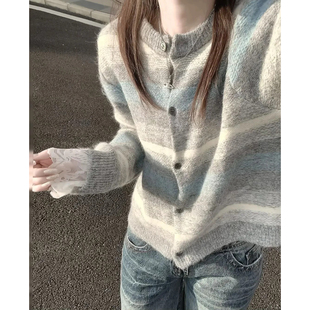 女秋冬新款 自留款 针织开衫 渐变色条纹圆领长袖 慵懒软糯毛衣 推荐