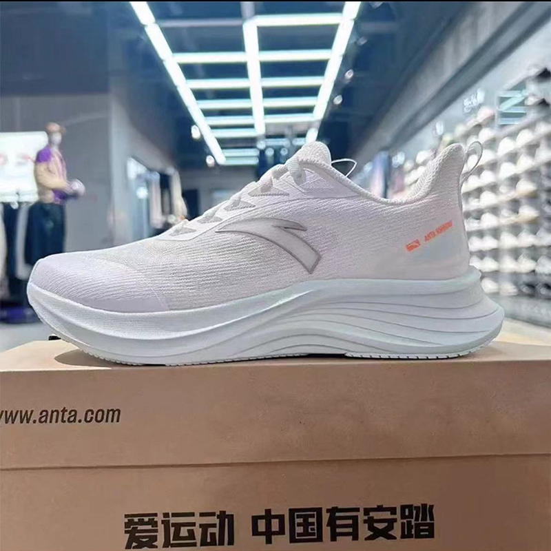 安踏轻质透气入门级跑步鞋