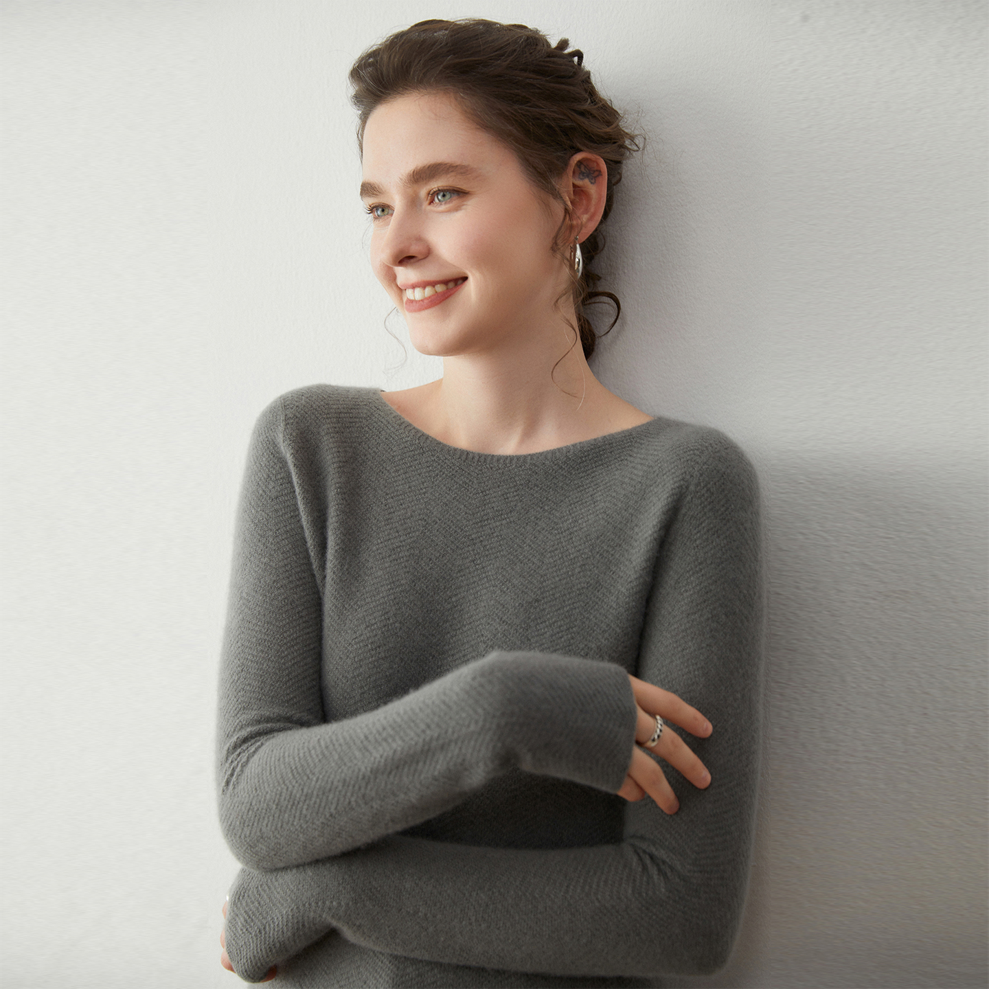 无缝鱼骨纹修身山羊绒毛衣打底女