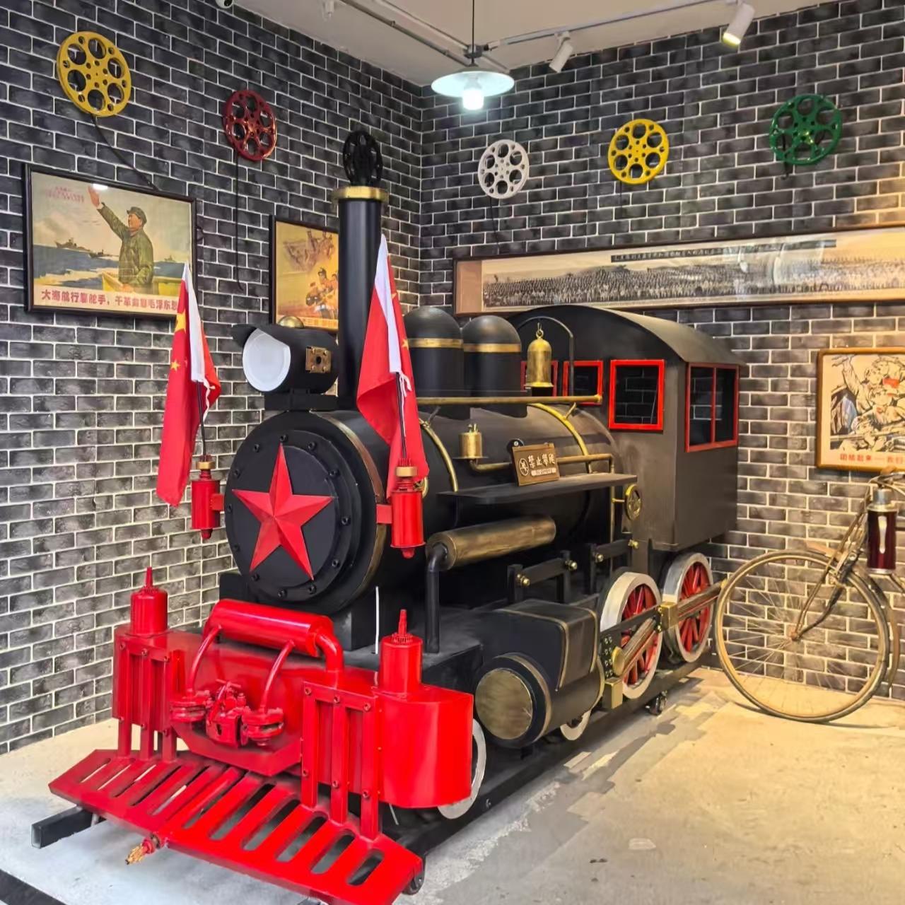 大型红色主题有轨电车铁艺美陈摆件复古火车商场展厅打卡点装饰品