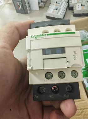 接触器，LC1D25 U7C,240v带包装，剩1