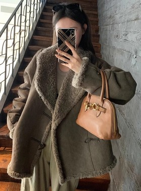 《冬日诺丁山 》双面穿仿羊羔毛麂皮牛角扣大码宽松女装保暖外套