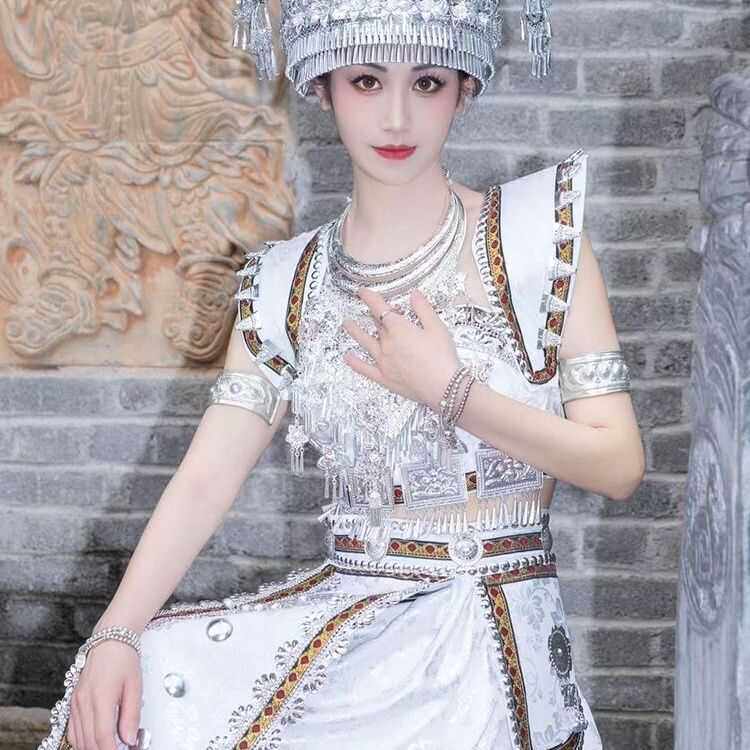 旅拍摄影全套白色垫肩苗疆服装