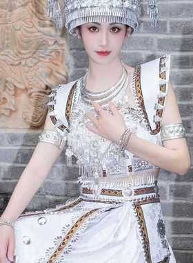 苗疆服装白色垫肩苗族服装牛角帽子项圈全套新民族风旅拍摄影