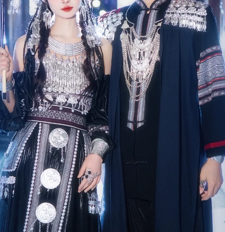摄影贵州新款表演苗族服装民族旅拍少女抹胸服饰套装苗疆少数民族