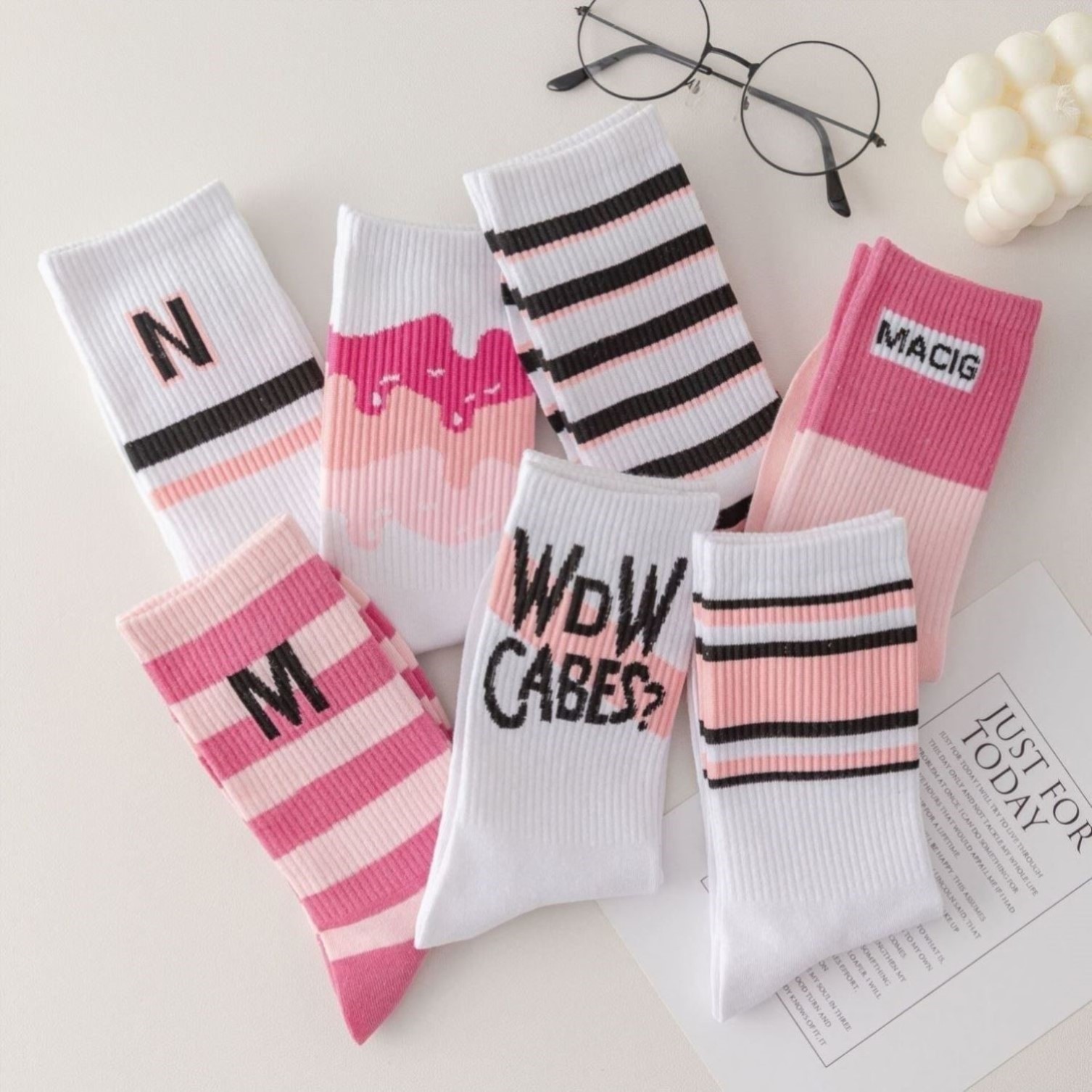 网红森系中筒袜子女粉色长筒ins潮百搭高颜值学生白色字母长袜女