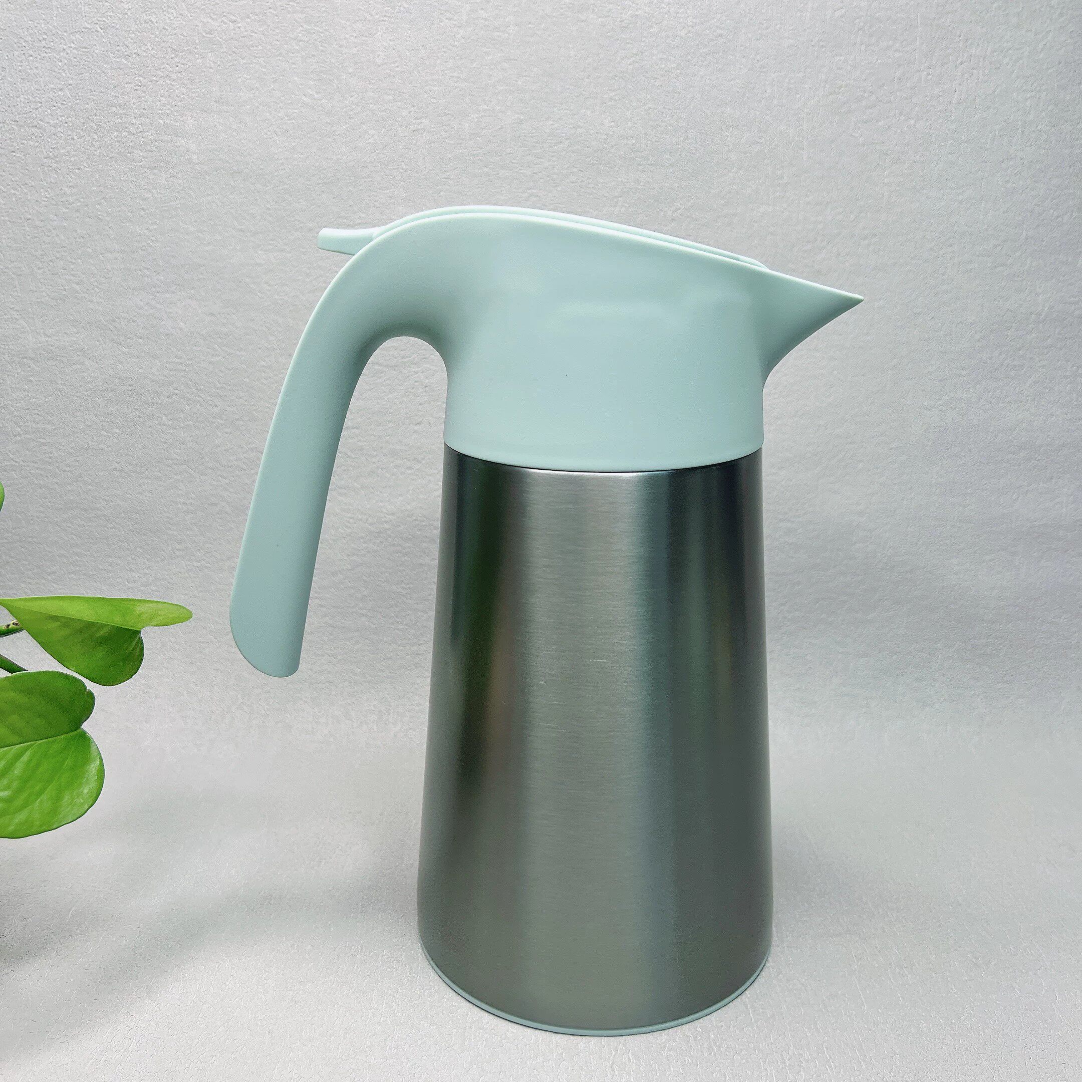 乐扣真空不锈钢保温咖啡壶1.6L家用保温茶壶家用大容量便携水壶