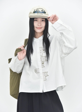 三与二出日系设计款女方块探头小猫搞怪贴布小众春季衬衫89605