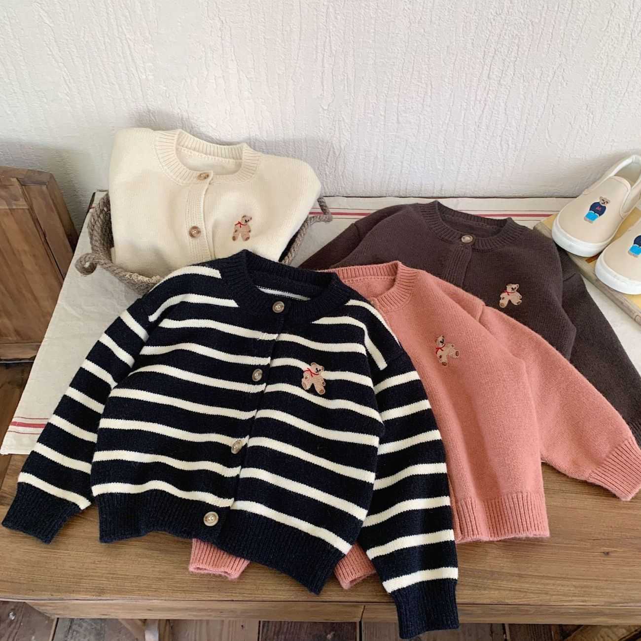 男女童刺绣毛衣外穿宝宝百搭条纹