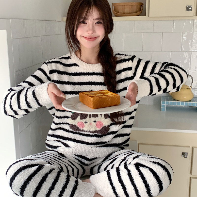 新款可爱娃娃条纹宽松睡衣女秋冬季半边绒软绵绵圆领家居服可外穿