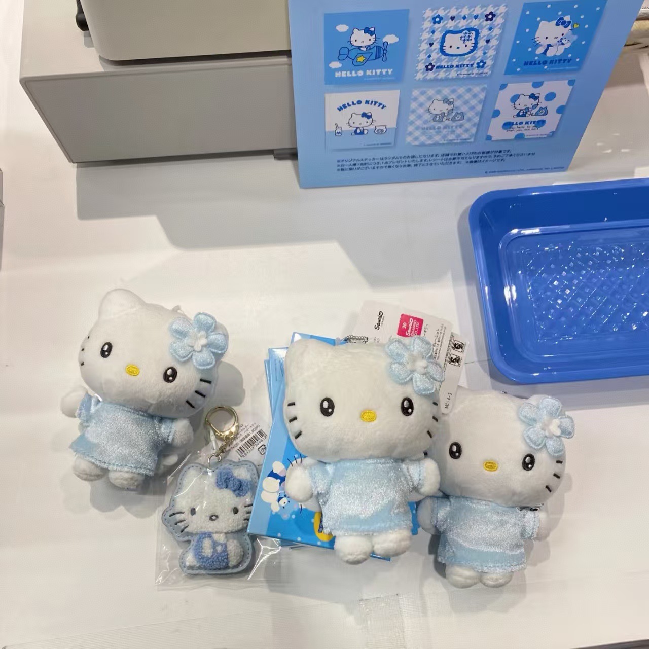 日本三丽鸥天使Hellokitty小挂件50周年水蓝色凯蒂猫精品毛绒