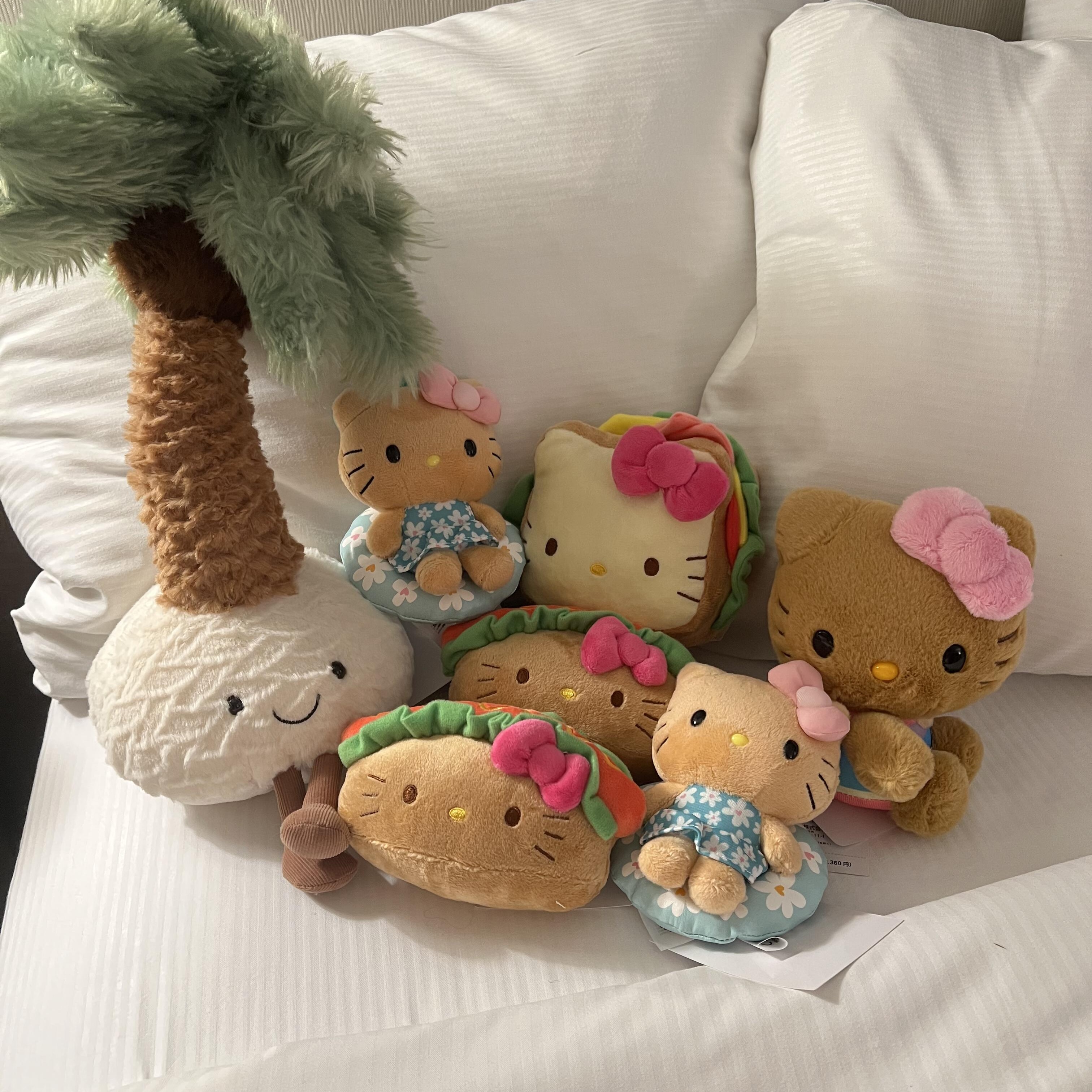 夏威夷限定比基尼黑皮泳圈hellokitty包包挂件毛绒公仔玩偶钥匙扣