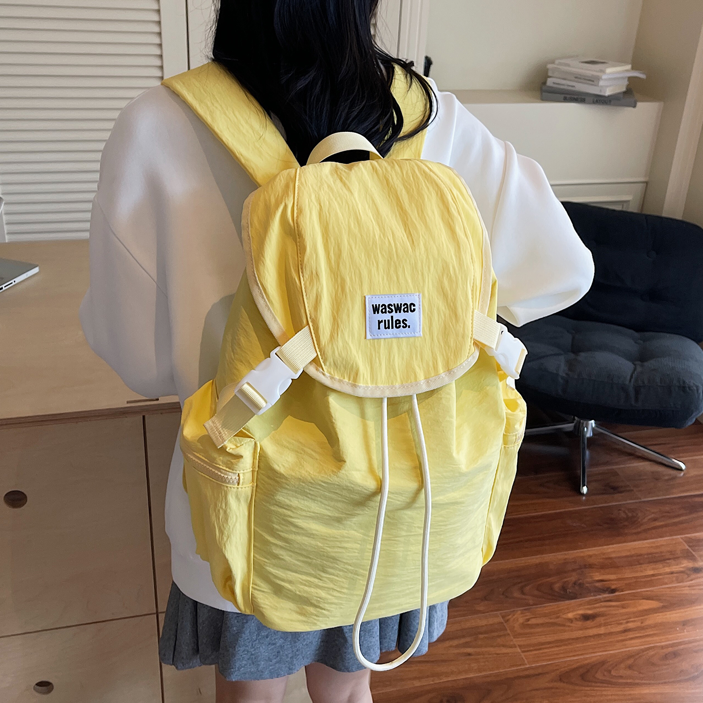 松弛感户外背包旅行轻便双肩包女