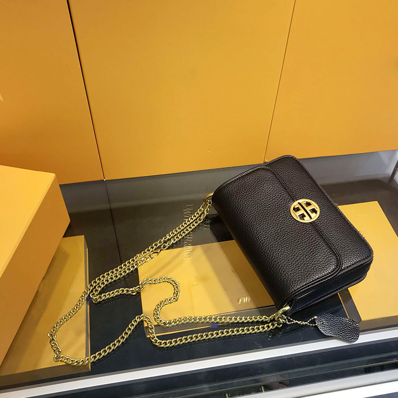 代购大牌真皮女包包2020新款今年流行的小包包超火斜挎链条风琴包在类目 箱包皮具/热销女包/男包, 胸包中 - 来自Buy2taobao.com提供专业的淘宝代购服务