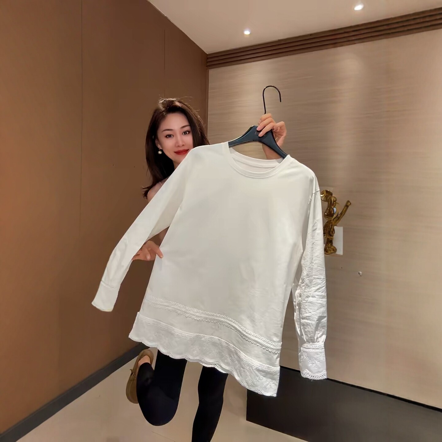 蕾丝拼接白色长袖t恤女叠穿上衣图片