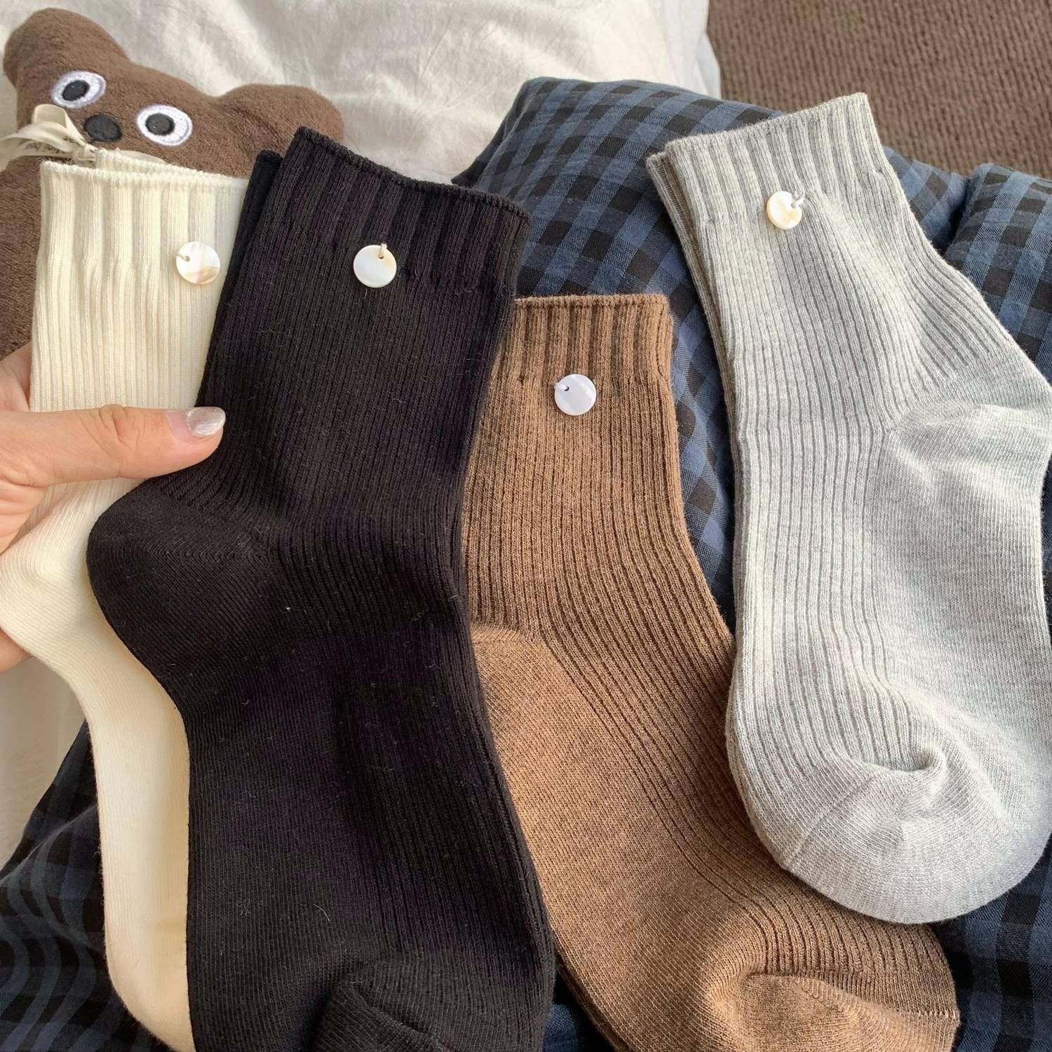 暖秋棕色系袜子女韩版中筒贝壳扣子袜简约纯色学院风ins百搭卡通,女士内衣/男士内衣/家居服,中筒袜,淘宝优惠券,粉丝福利购,淘宝优惠卷