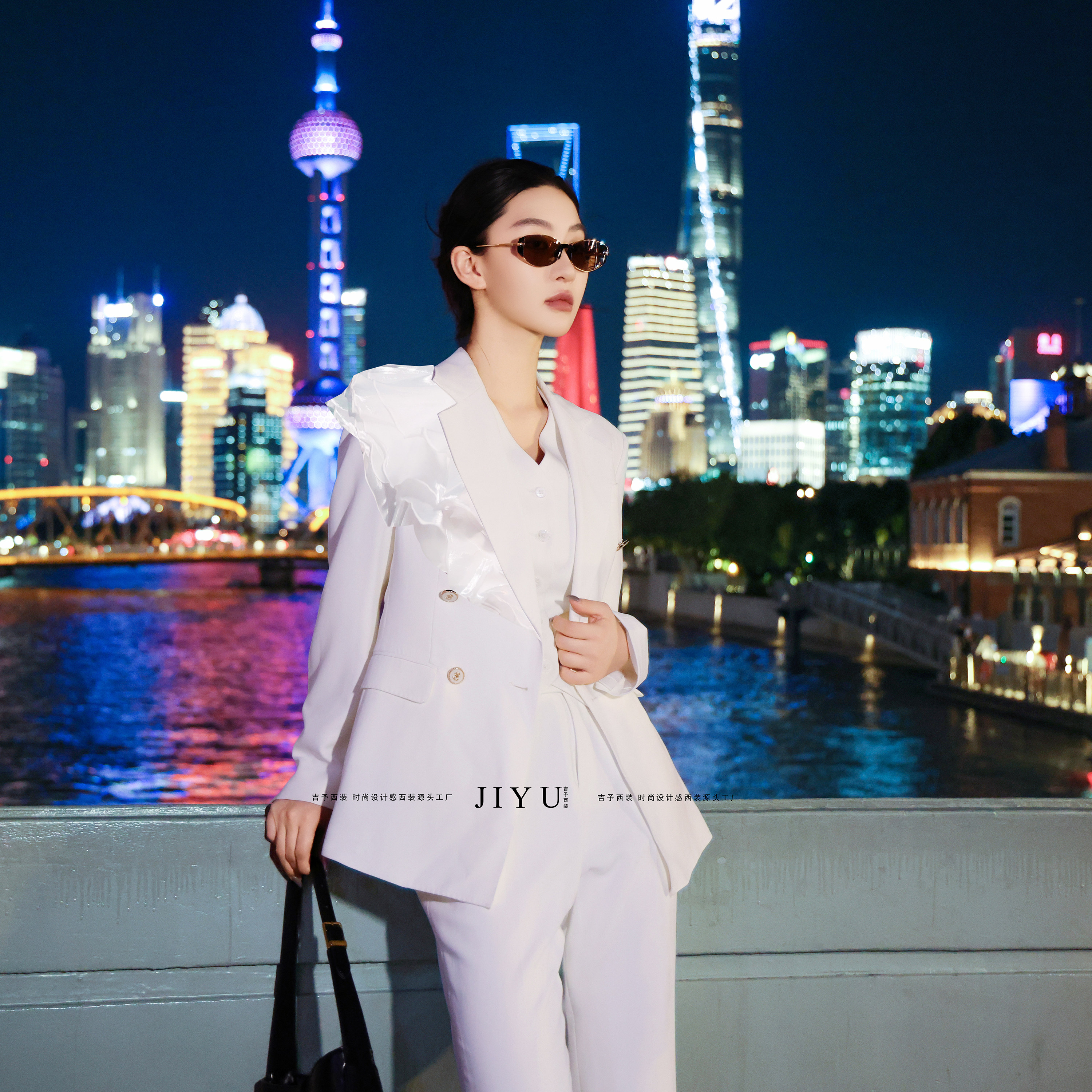 2025秋冬时尚轻奢白色外套女西装套装修身气质轻奢设计师显瘦西服