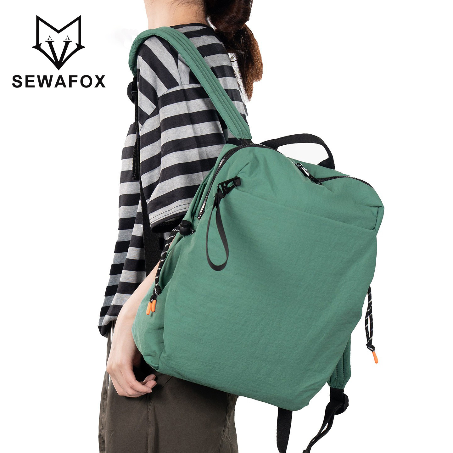 双肩包女高级感小众上班通勤女生户外轻量化旅行背包书包轻便旅游