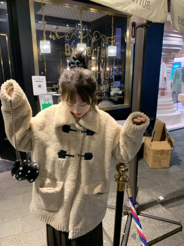 Симпатичная очень тонкая и худая.