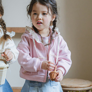2026春款草莓珊韩国儿童女孩女童棉柔甜美花边插兜连帽卫衣外套