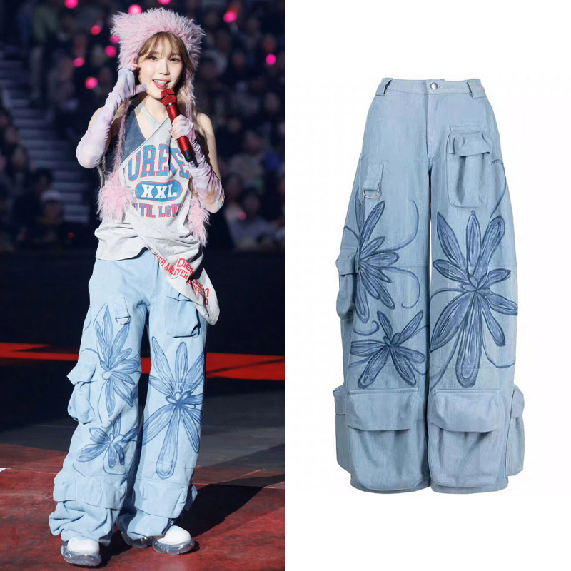 蓝色花朵涂鸦多口袋工装牛仔裤女