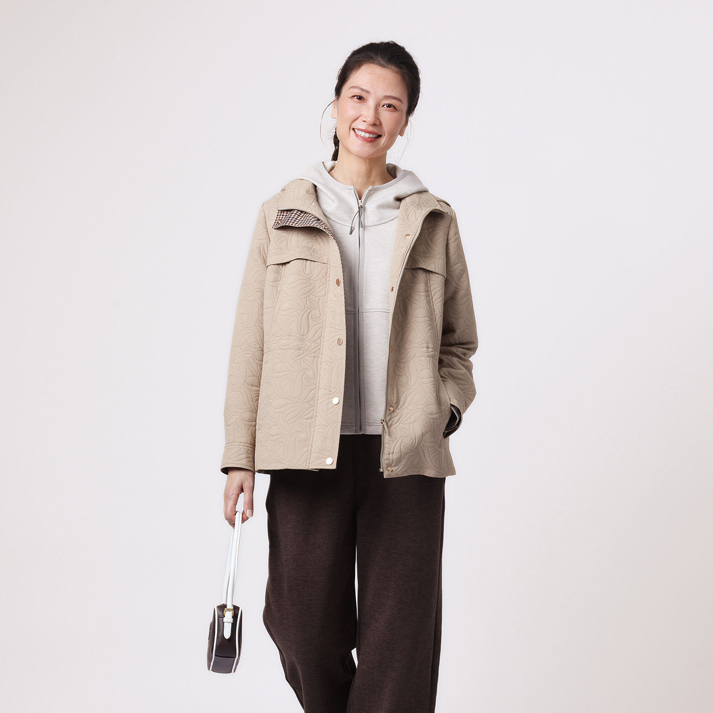 飞尼克斯缠枝纹连帽短外套女2025年冬季新款轻熟休闲风外套,女装/女士精品,短外套,淘宝优惠券,粉丝福利购,淘宝优惠卷